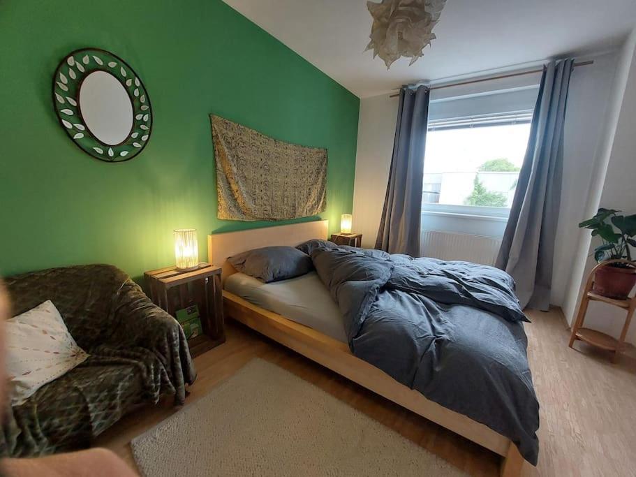 Schoene Helle Wohnung Mit Whirlpoolbadewanne Graz Esterno foto
